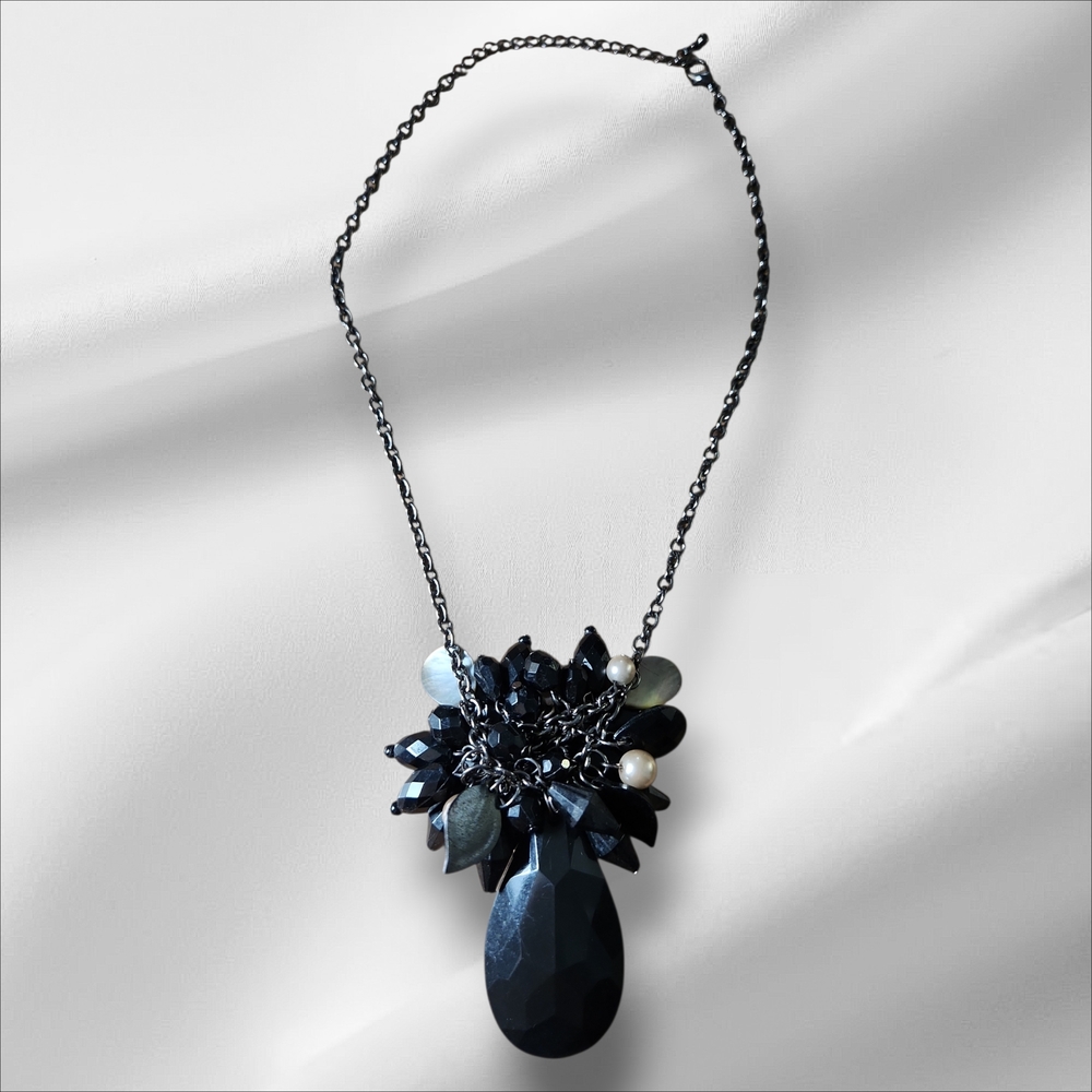 Womens Vintage Elegant Black Beaded Necklace